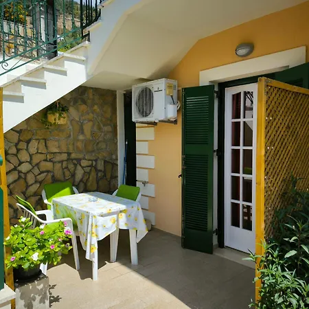 Dimitra's Cozy Dilináta