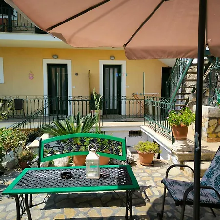 Dimitra's Cozy Apartman *