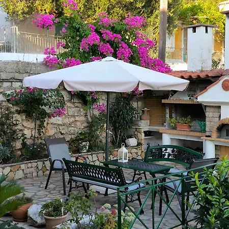 Dimitra's Cozy Dilináta