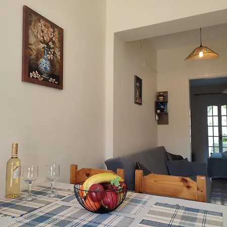 Dimitra's Cozy Apartment *